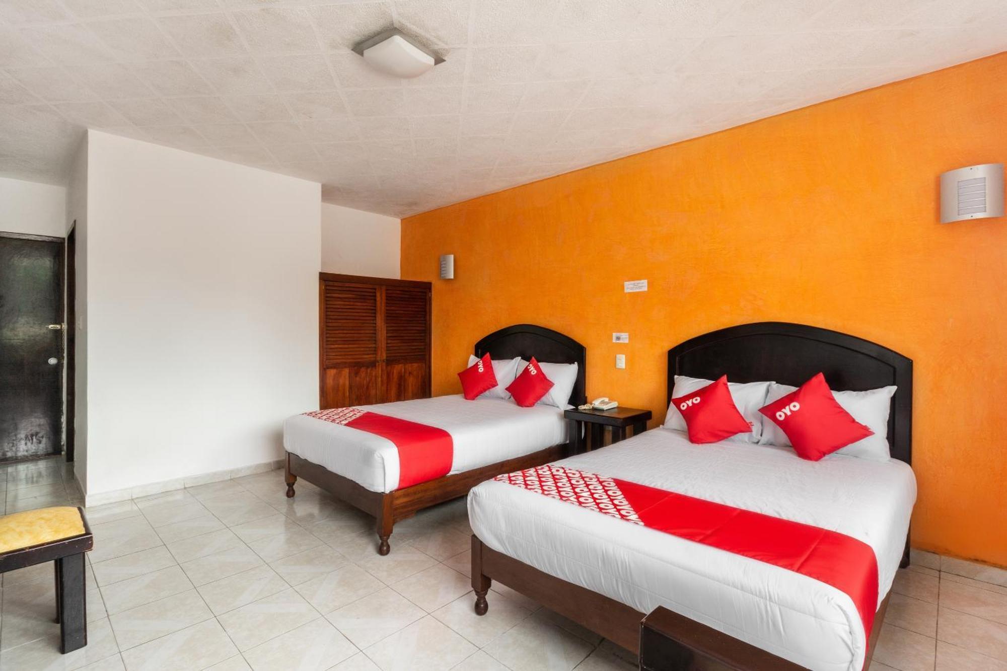Oyo Hotel Casa Blanca Мартинес-де-ла-Торре Экстерьер фото