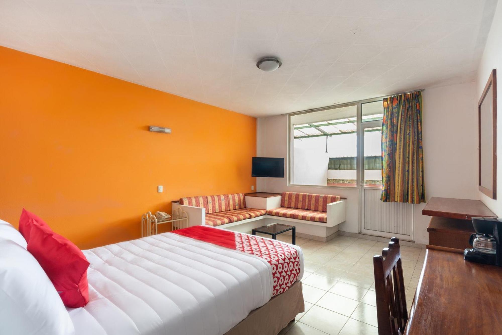 Oyo Hotel Casa Blanca Мартинес-де-ла-Торре Экстерьер фото