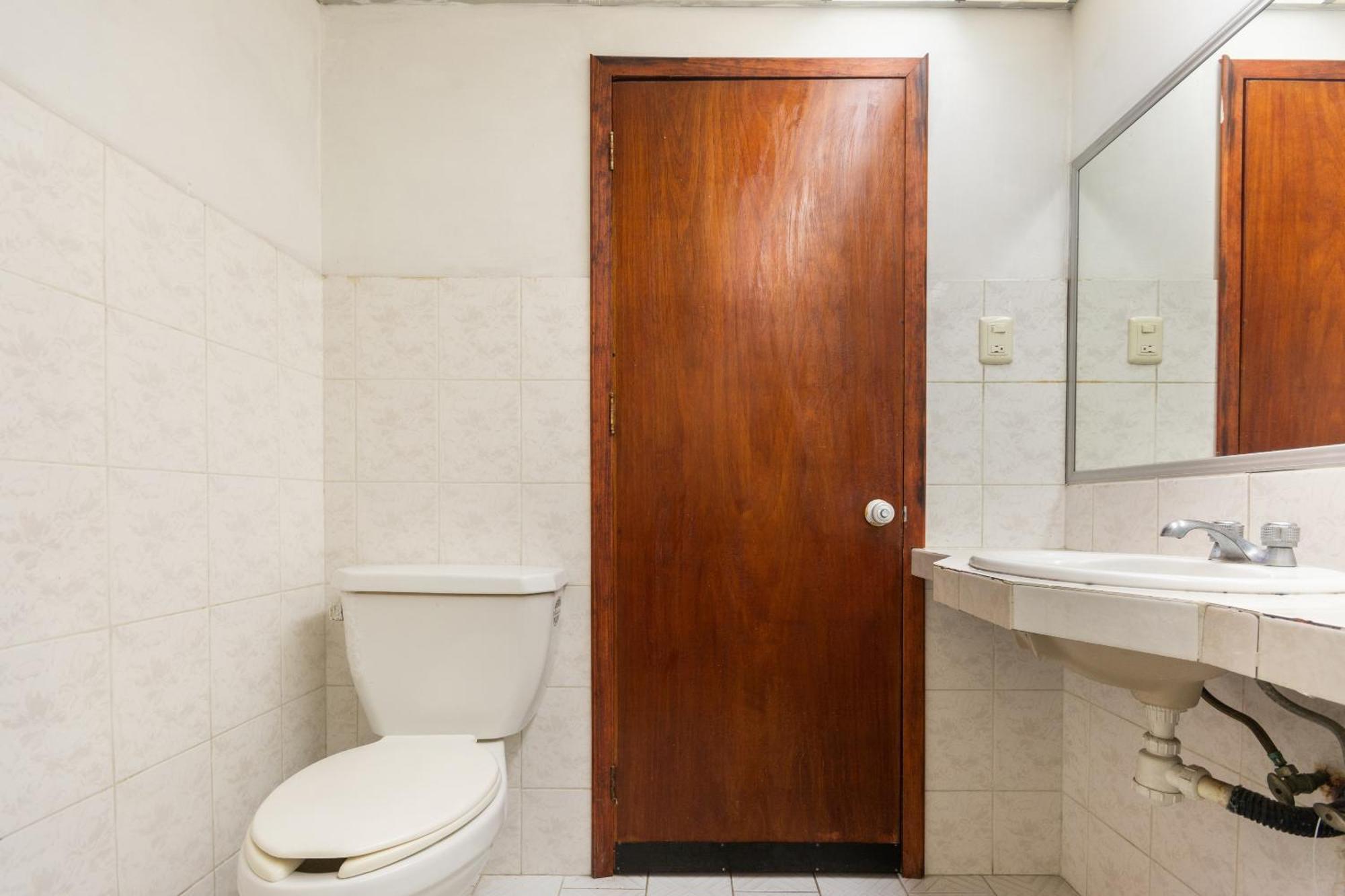 Oyo Hotel Casa Blanca Мартинес-де-ла-Торре Экстерьер фото