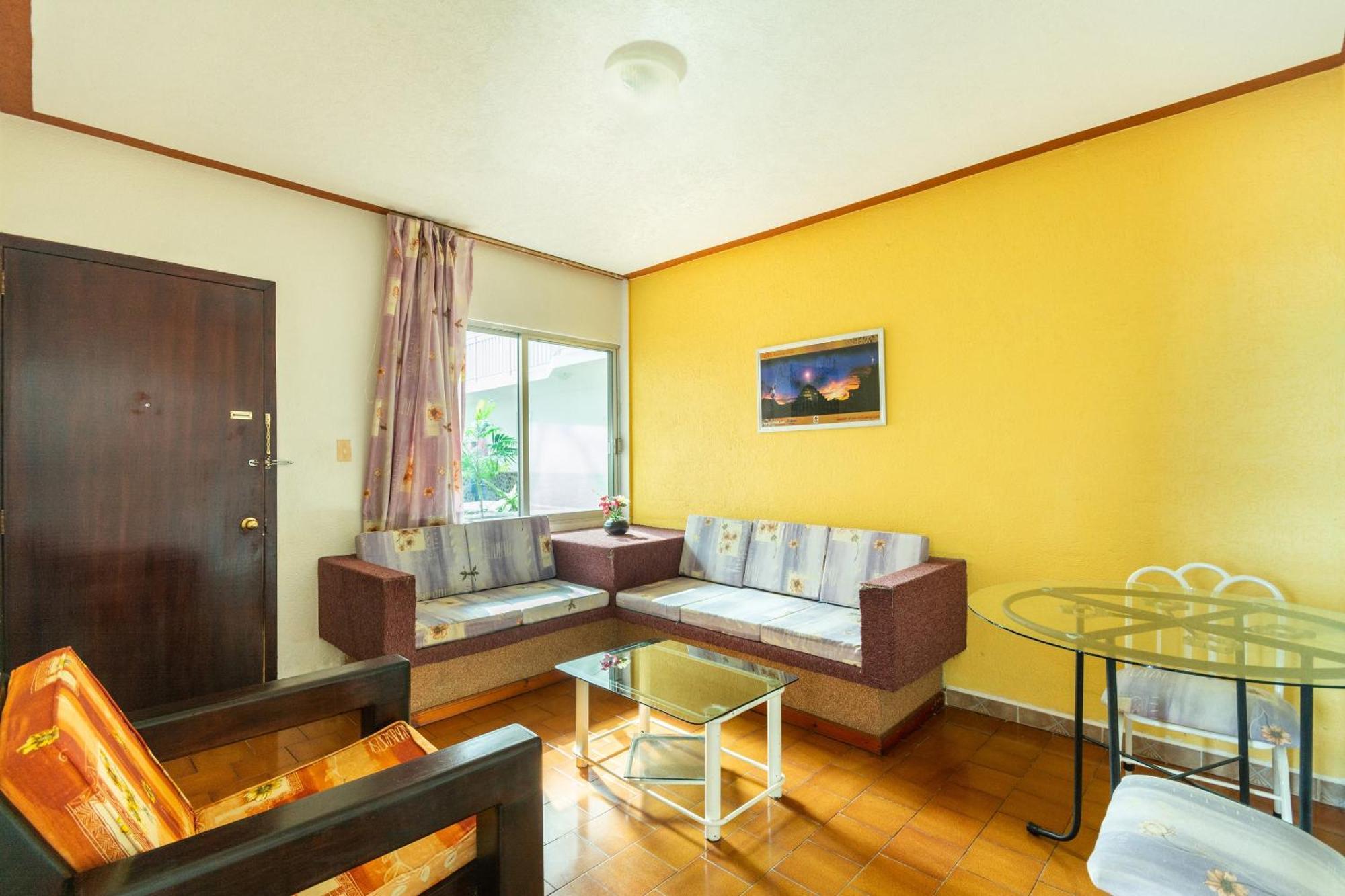 Oyo Hotel Casa Blanca Мартинес-де-ла-Торре Экстерьер фото