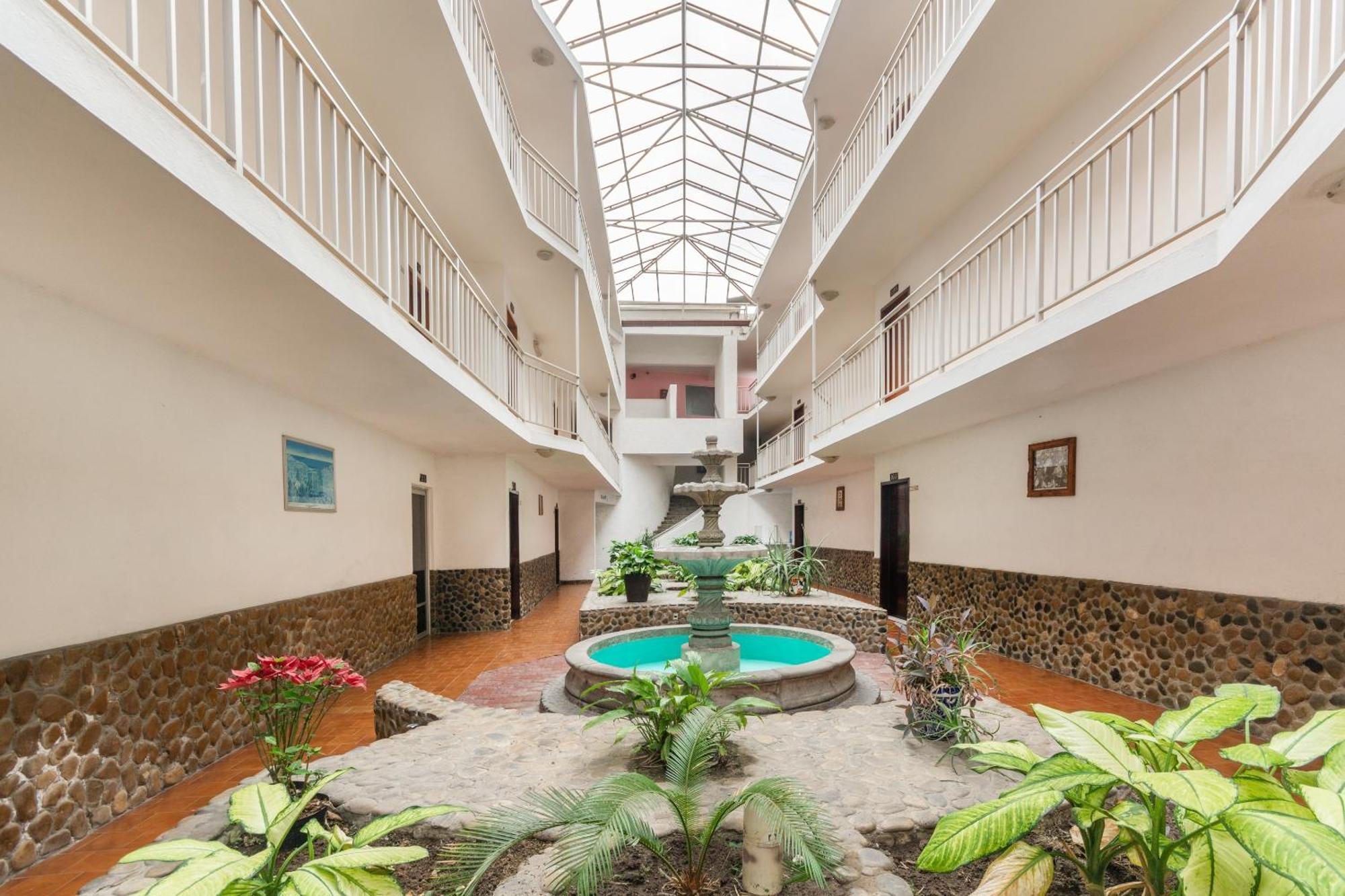 Oyo Hotel Casa Blanca Мартинес-де-ла-Торре Экстерьер фото