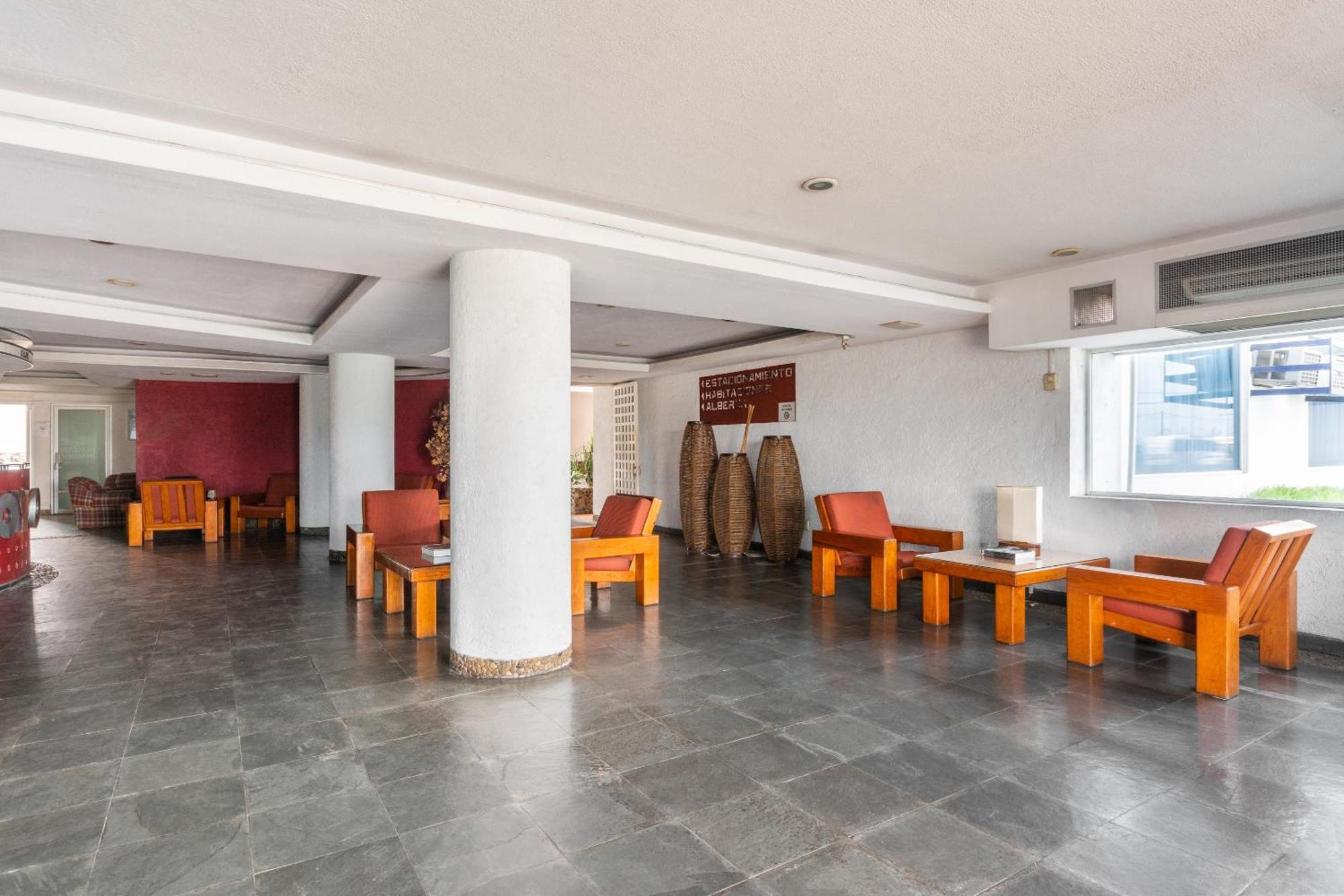 Oyo Hotel Casa Blanca Мартинес-де-ла-Торре Экстерьер фото
