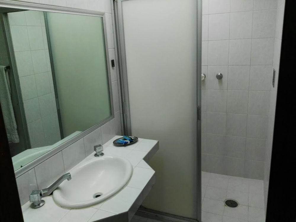 Oyo Hotel Casa Blanca Мартинес-де-ла-Торре Экстерьер фото