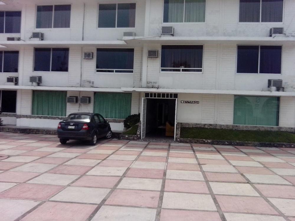 Oyo Hotel Casa Blanca Мартинес-де-ла-Торре Экстерьер фото
