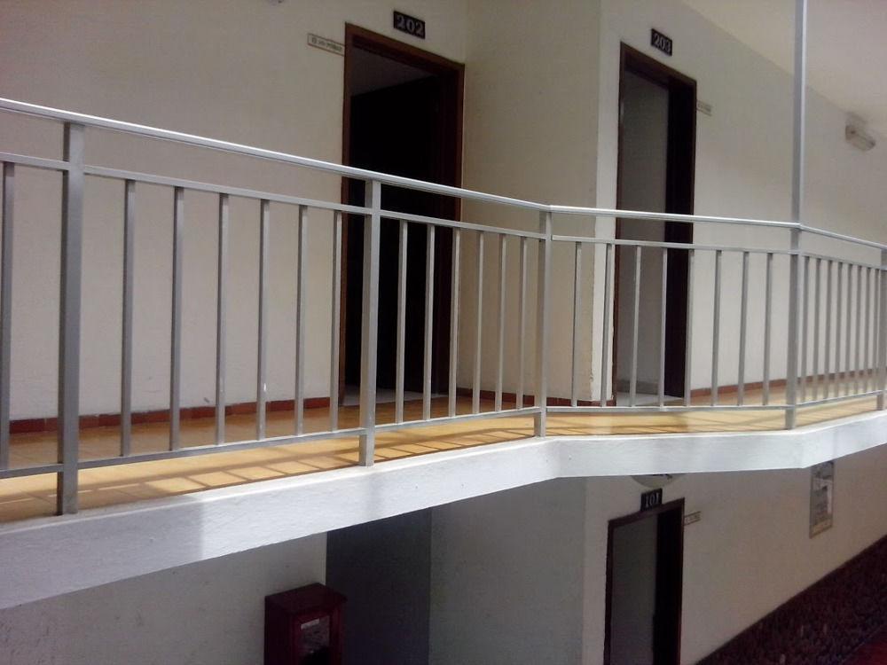 Oyo Hotel Casa Blanca Мартинес-де-ла-Торре Экстерьер фото