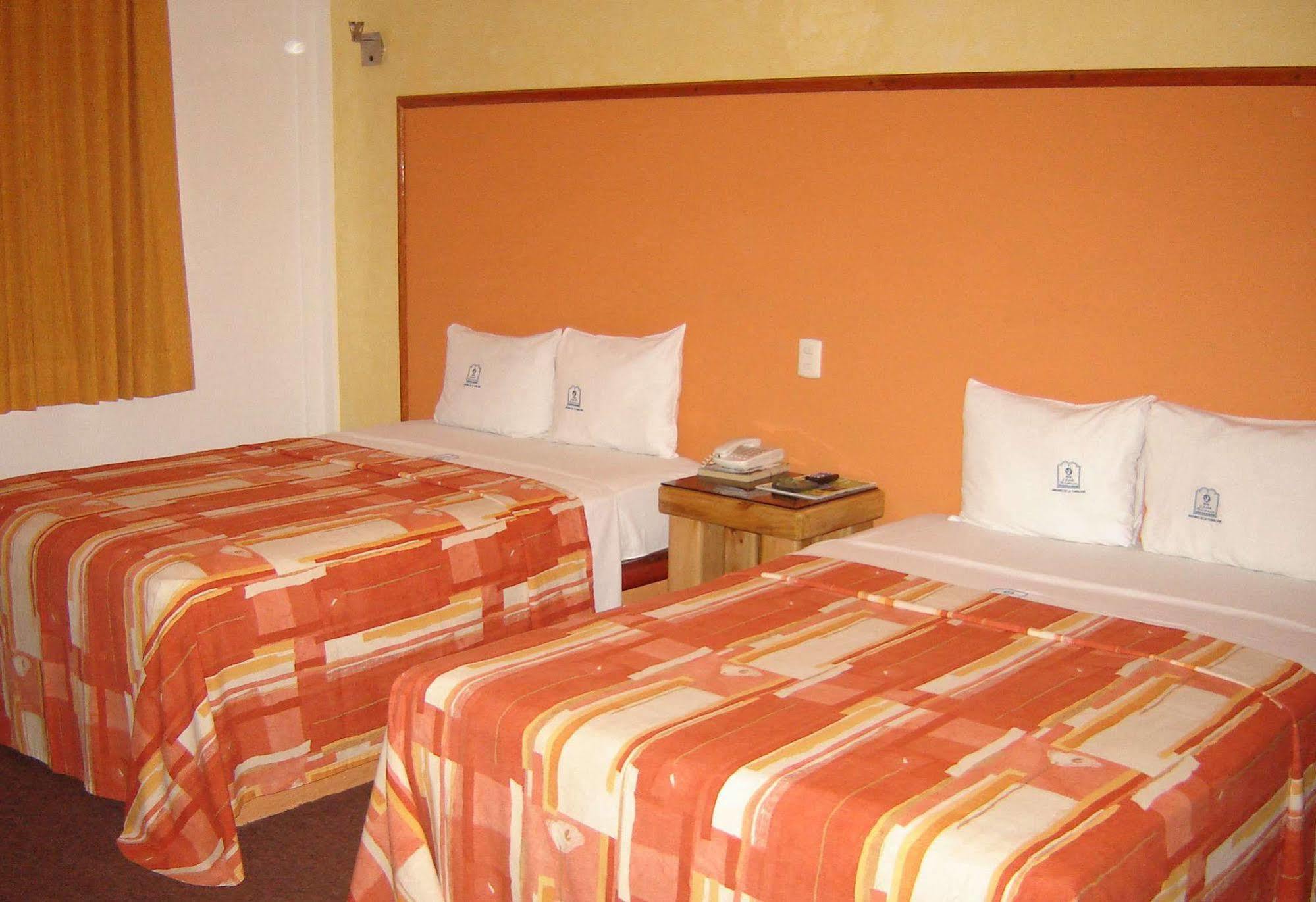 Oyo Hotel Casa Blanca Мартинес-де-ла-Торре Экстерьер фото